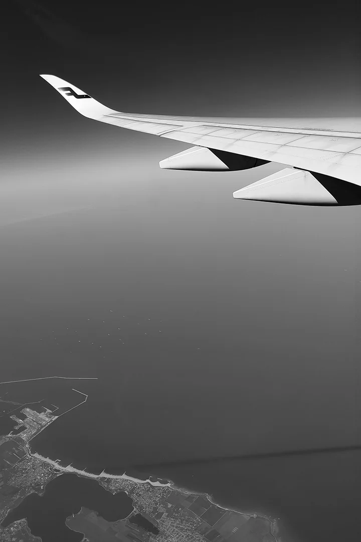Widok na nabrzeże z pokładu samolotu Finair